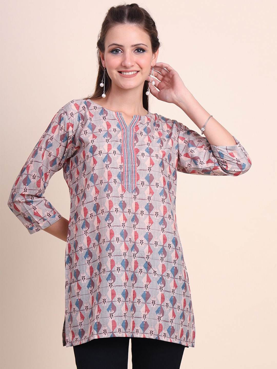 

VAIRAGEE Geometric Printed Round Neck Cotton Silk Kurti, Grey