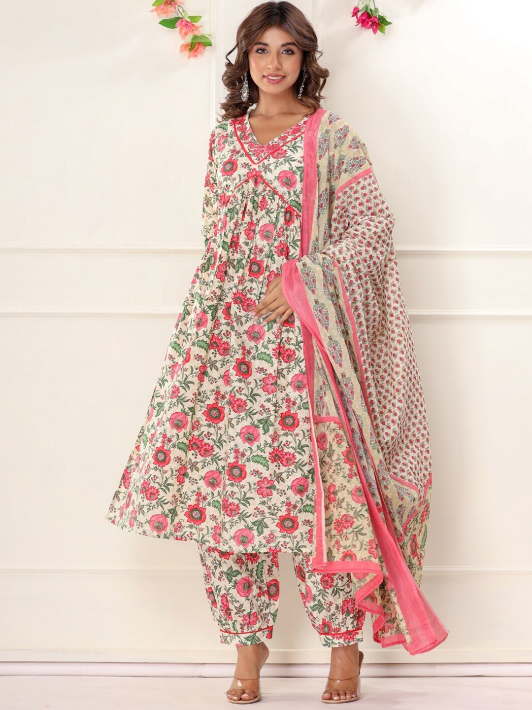 

VEDANA Floral Printed Thread Work Pure Cotton Kurta & Trousers With Dupatta, Red