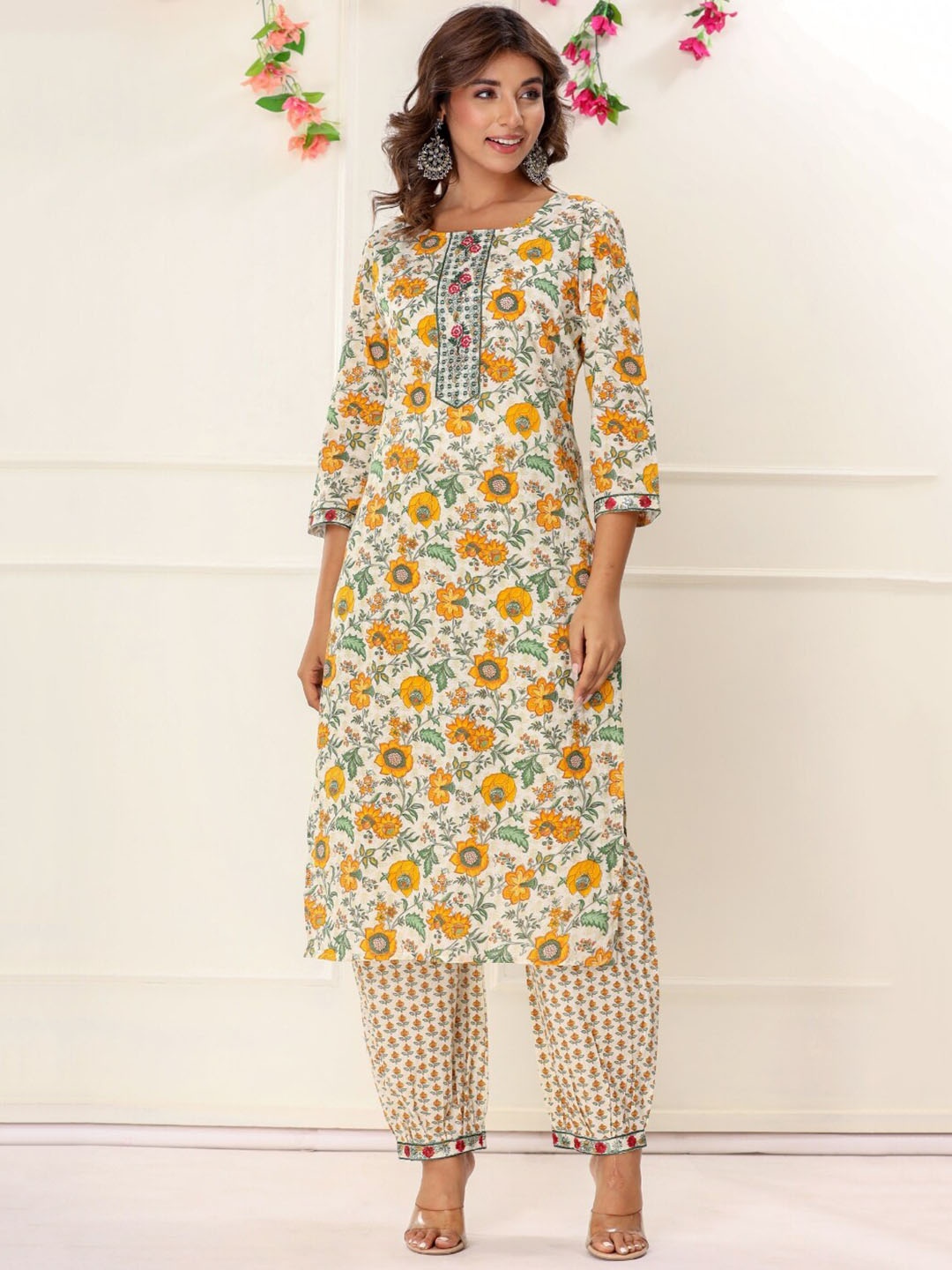 

VEDANA Floral Printed Regular Thread Work Pure Cotton Kurta with Trousers, Yellow