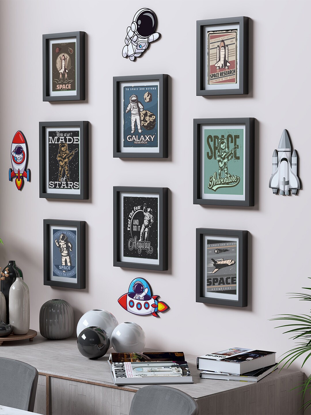 

RANDOM Black 8 Pieces Photo Frames With Plaques