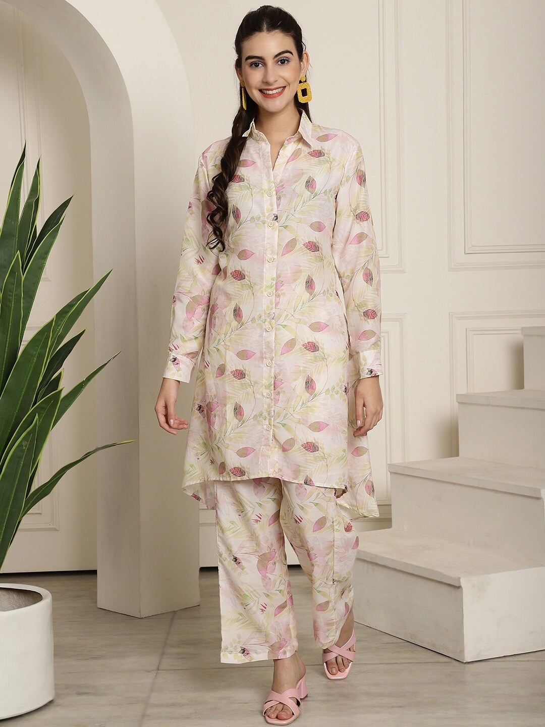 

Aawari Floral Printed Shirt Collar Cuffed Sleeves Pure Silk A-Line Kurta With Palazzo, Cream