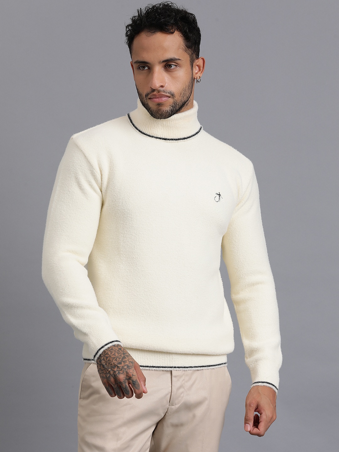 

JAVINISHKA Turtle Neck Wool Pullover Sweater, Off white