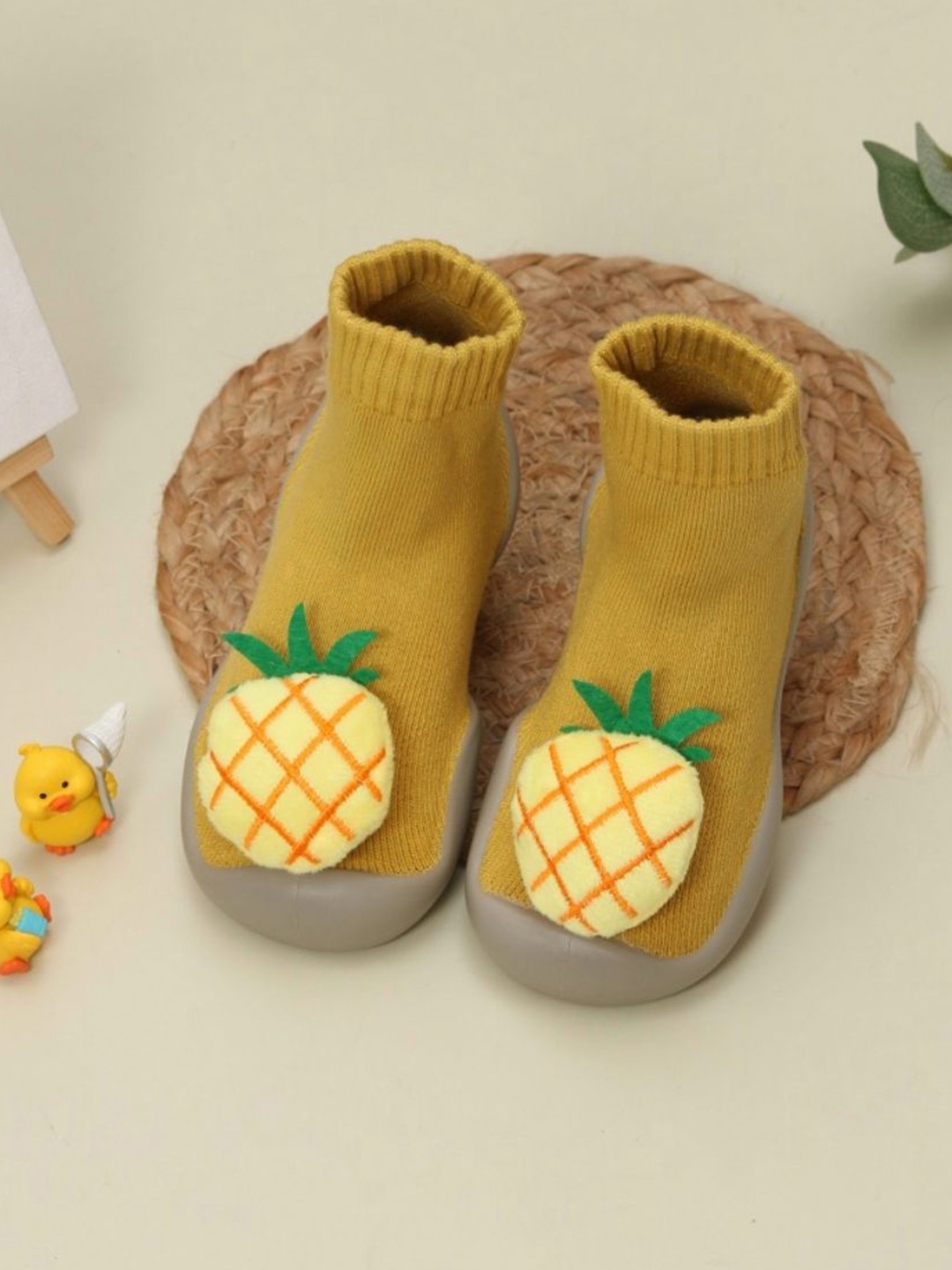 

Yellow Bee Girls Patterned Cotton Anti-Skid Ankle Length Socks