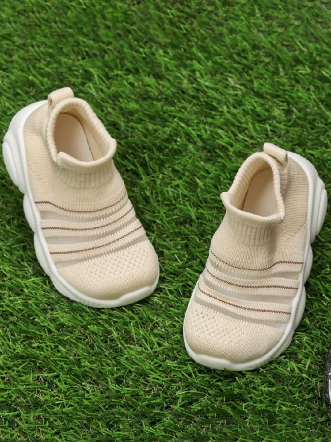 

Yellow Bee Boys Patterned Cotton Anti-Skid Socks, Beige