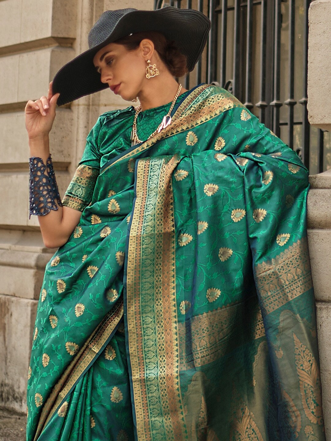

Mitera Ethnic Motifs Woven Design Zari Silk Banarasi Saree, Green