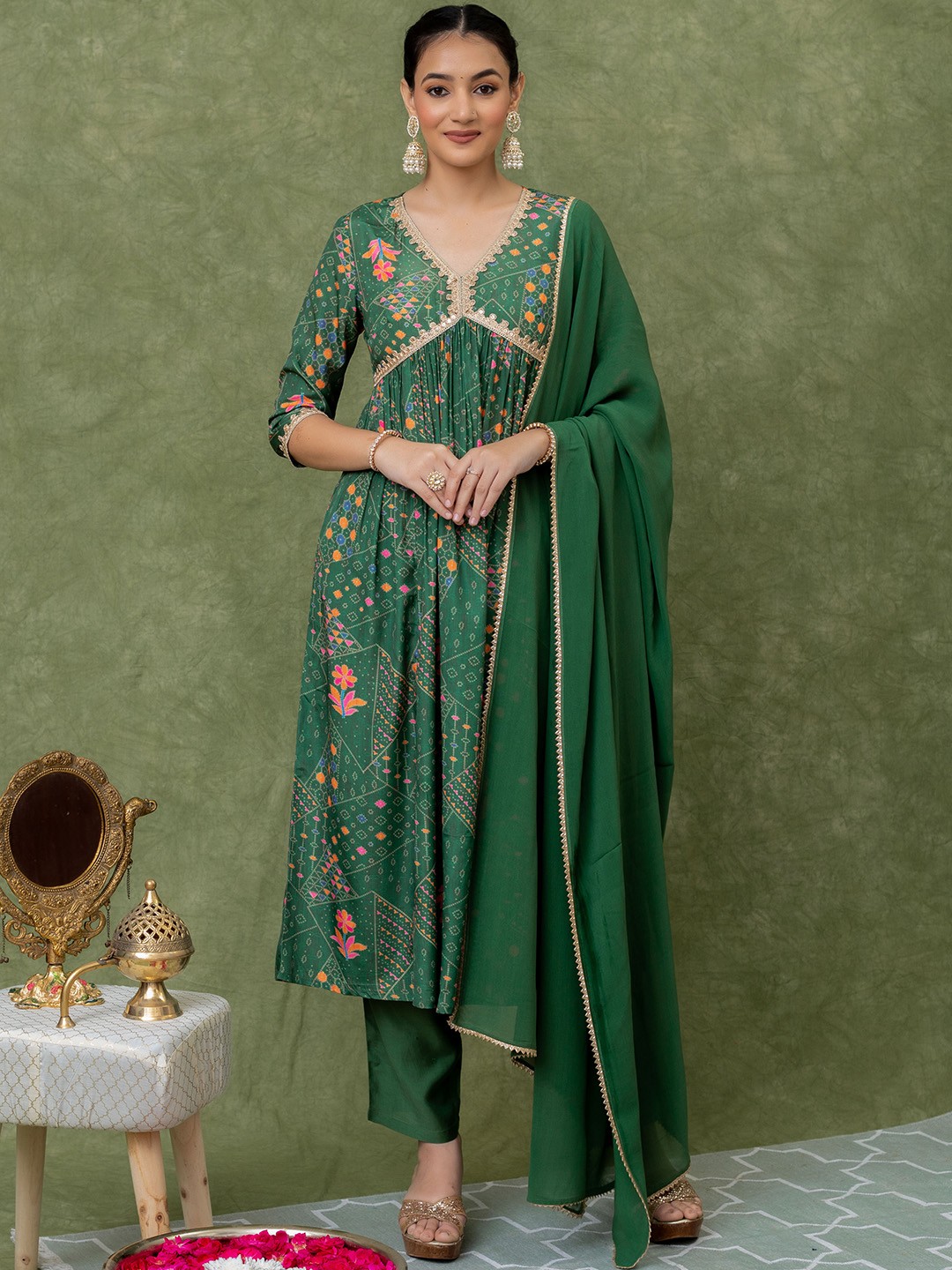 

KASYA Bandhani Printed Gotta Patti Kurta With Trousers & Dupatta, Green