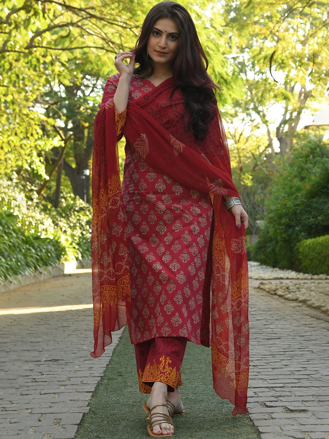 

Anouk Maroon Floral Printed Straight Kurta with Palazzos & Dupatta