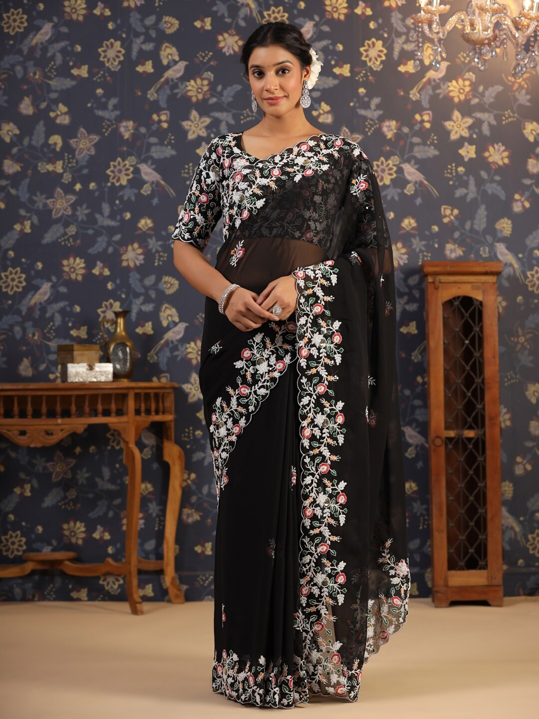 

House of Pataudi Black & White Floral Embroidered Poly Georgette Saree