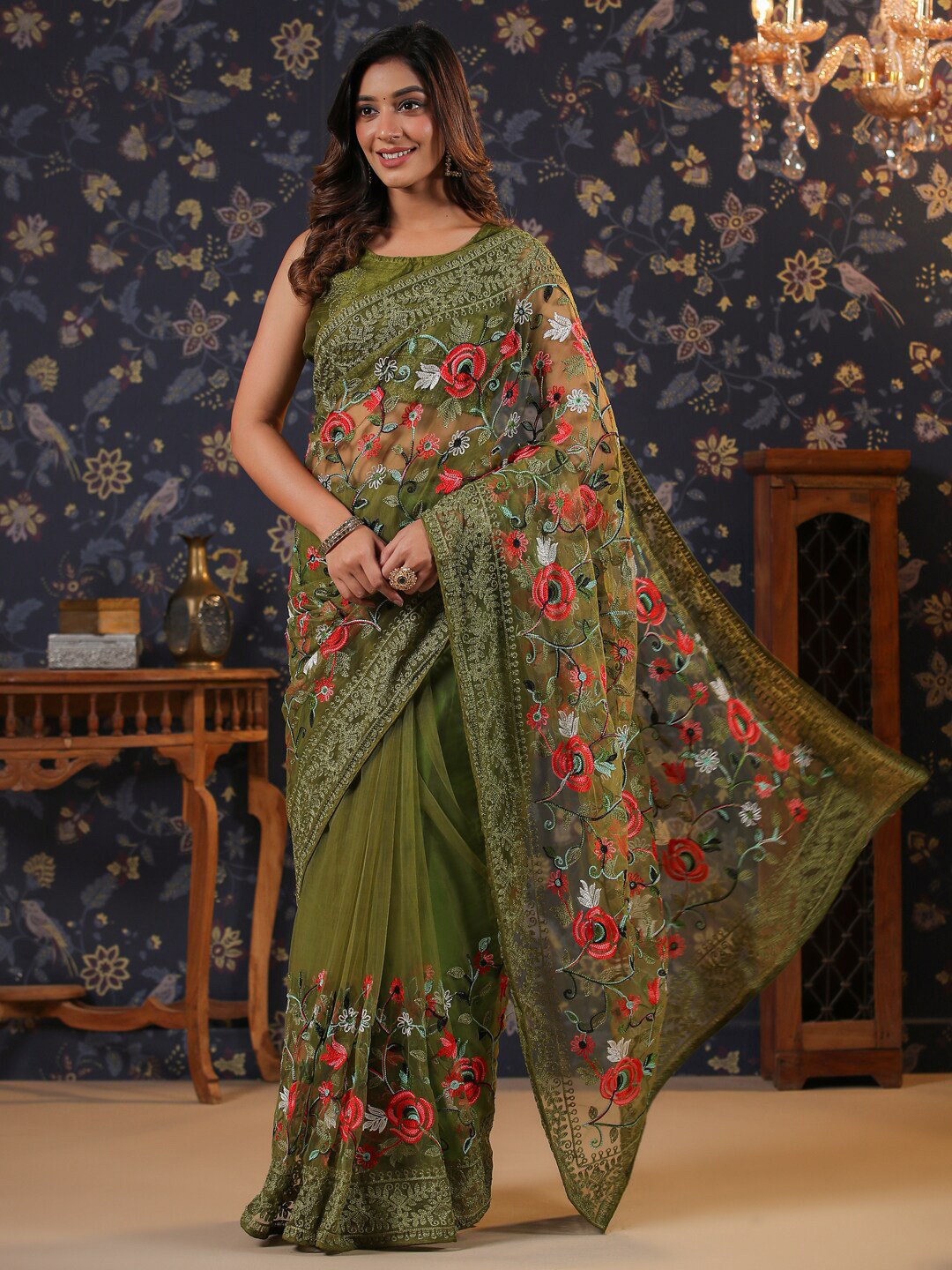 

House of Pataudi Green & Pink Floral Embroidered Net Saree