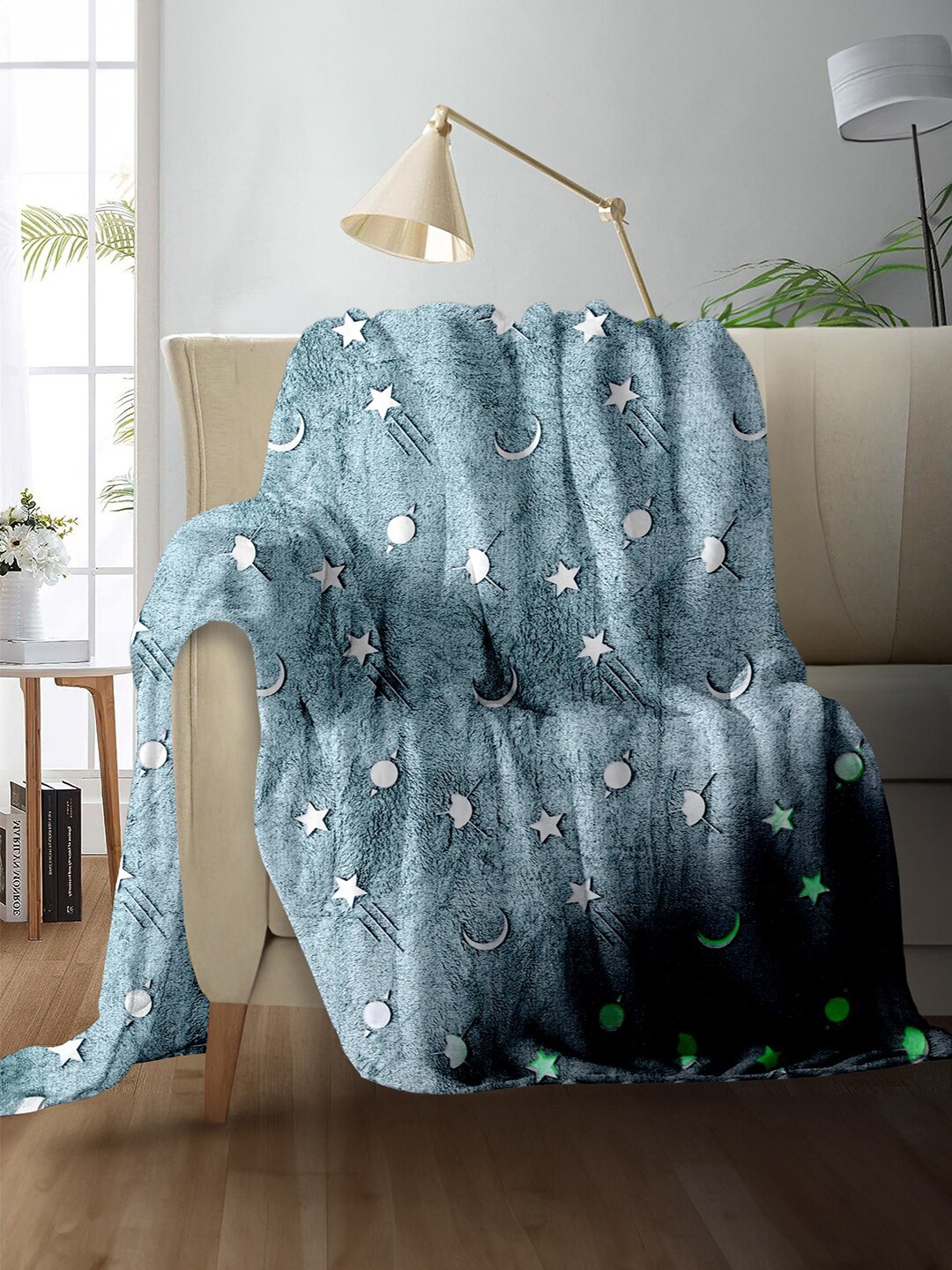 

Cortina Blue & White Glow in the Dark Fleece AC Room Throw