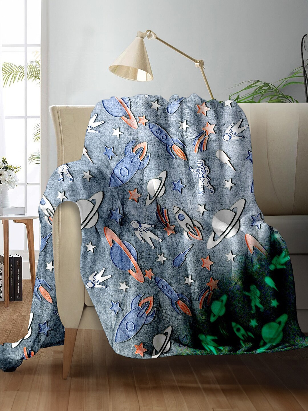

Cortina Blue & White Glow in the Dark Fleece AC Room Single Bed Throw