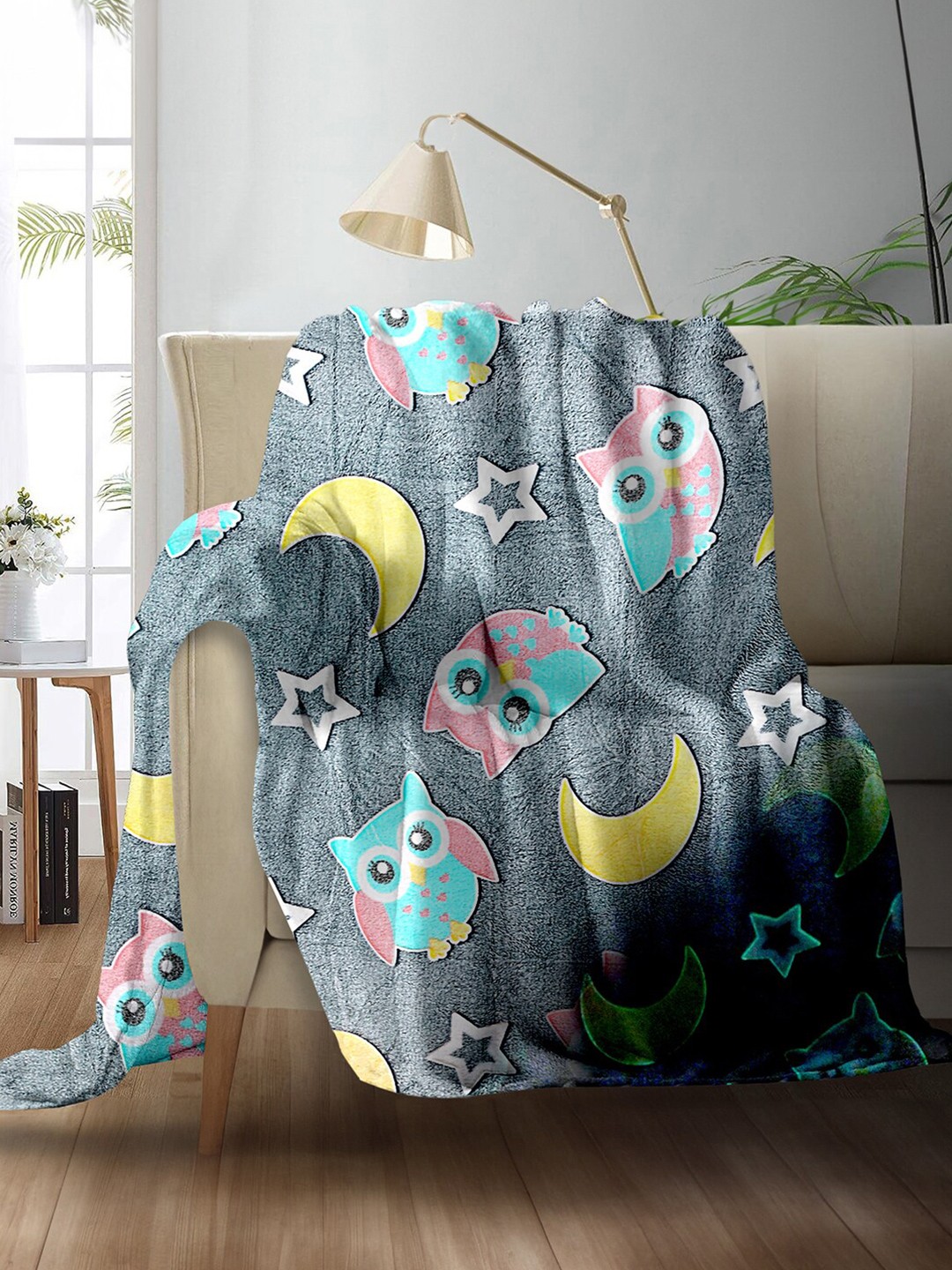 

Cortina Grey & White Glow in the Dark Fleece AC Room Single Bed Throw