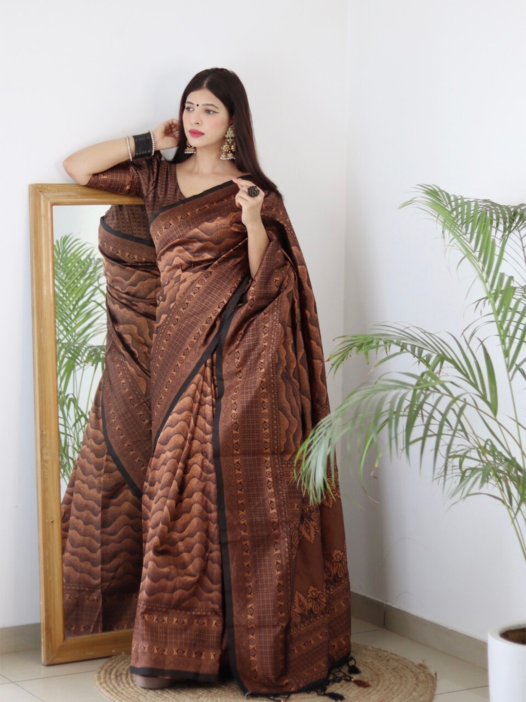 

ALMAARI FASHION Ethnic Motifs Woven Design Zari Pure Silk Kanjeevaram Saree, Black