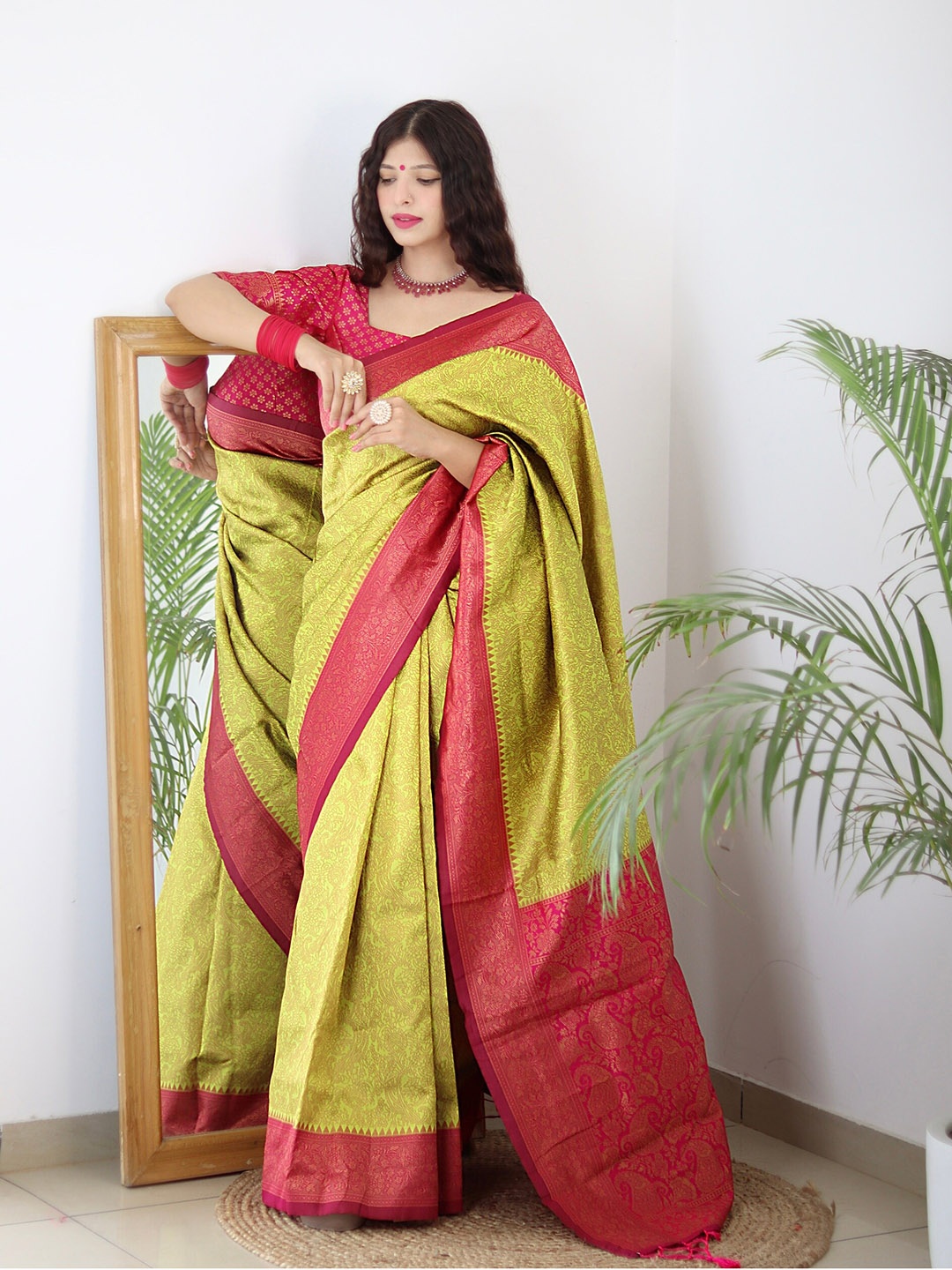 

ALMAARI FASHION Ethnic Motifs Woven Design Zari Pure Silk Kanjeevaram Saree, Green