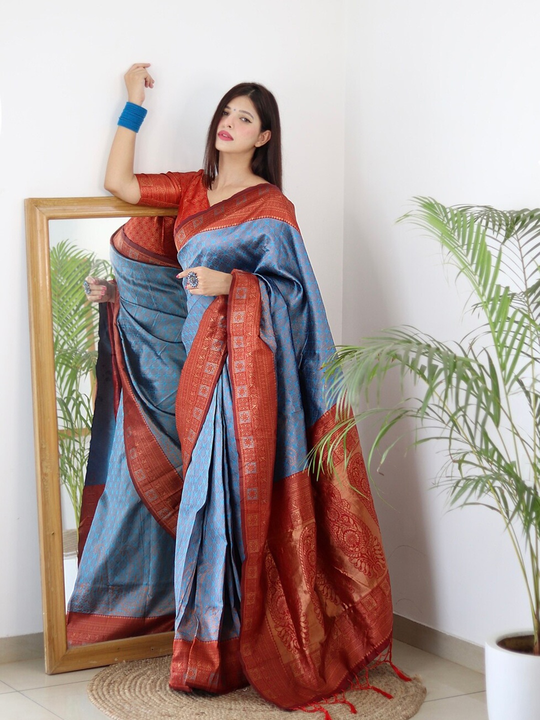 

ALMAARI FASHION Ethnic Motifs Woven Design Zari Pure Silk Kanjeevaram Saree, Blue