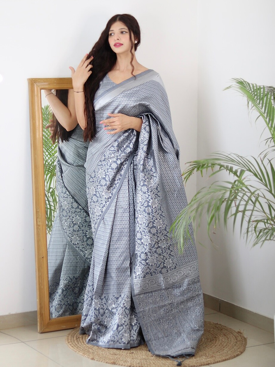 

ALMAARI FASHION Ethnic Motifs Woven Design Zari Pure Silk Kanjeevaram Saree, Grey