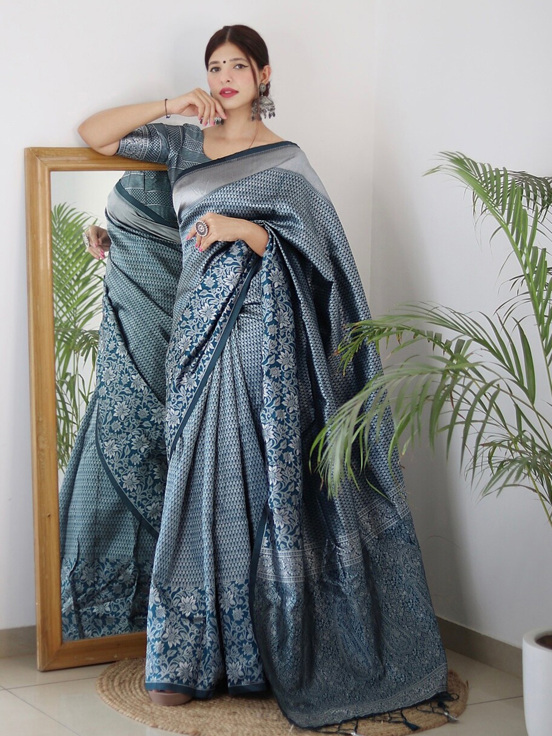 

ALMAARI FASHION Ethnic Motifs Woven Design Zari Pure Silk Kanjeevaram Saree, Blue