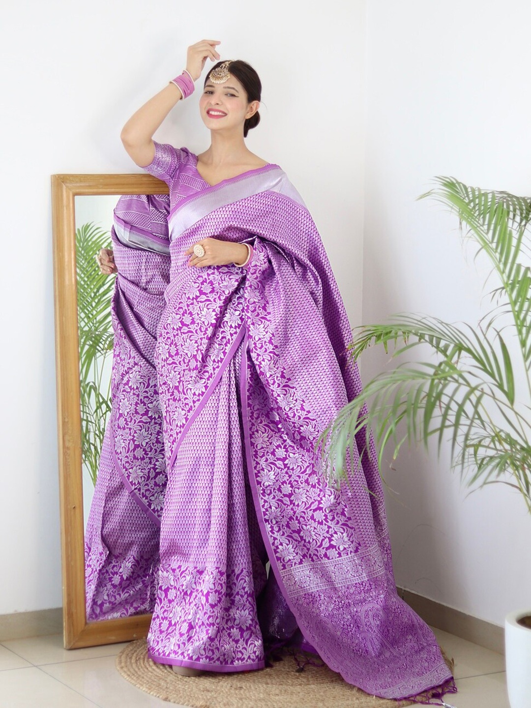 

ALMAARI FASHION Purple & Silver-Toned Ethnic Motifs Zari Pure Silk Kanjeevaram Saree