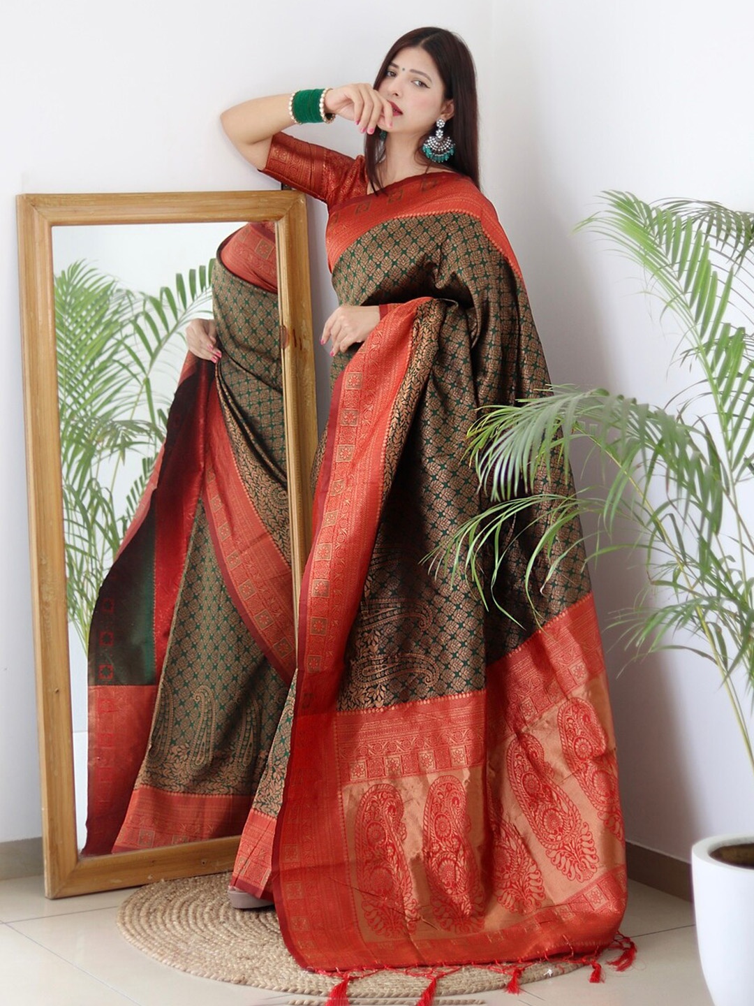 

ALMAARI FASHION Ethnic Motifs Woven Design Zari Detailed Pure Silk Kanjeevaram Saree, Green