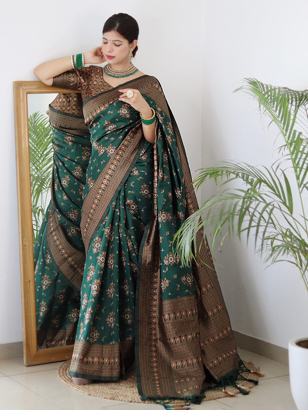 

ALMAARI FASHION Floral Woven Design Zari Detailed Pure Silk Kanjeevaram Saree, Green