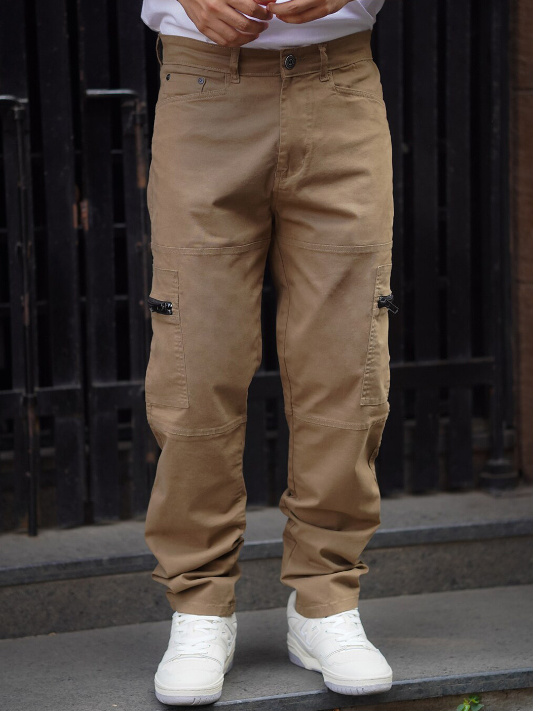 

Powerlook Men Beige Loose Fit Pure Cotton Trousers