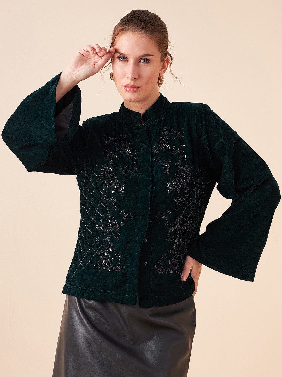 

Antheaa Green Mandarin Collar Sequinned Velvet Tailored Jacket
