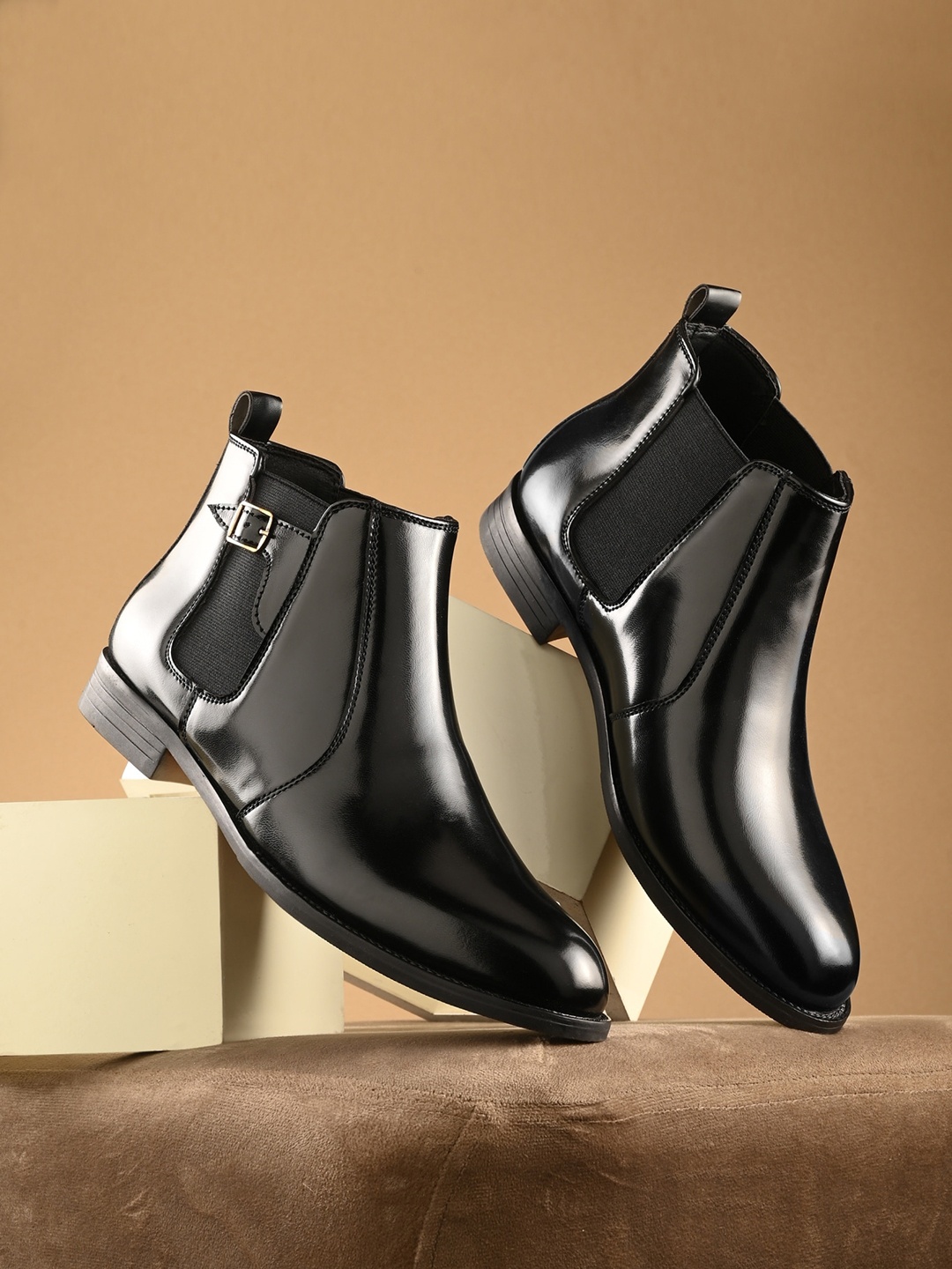 

The Roadster Lifestyle Co. Men Mid-Top Blocked Chelsea Boots, Black