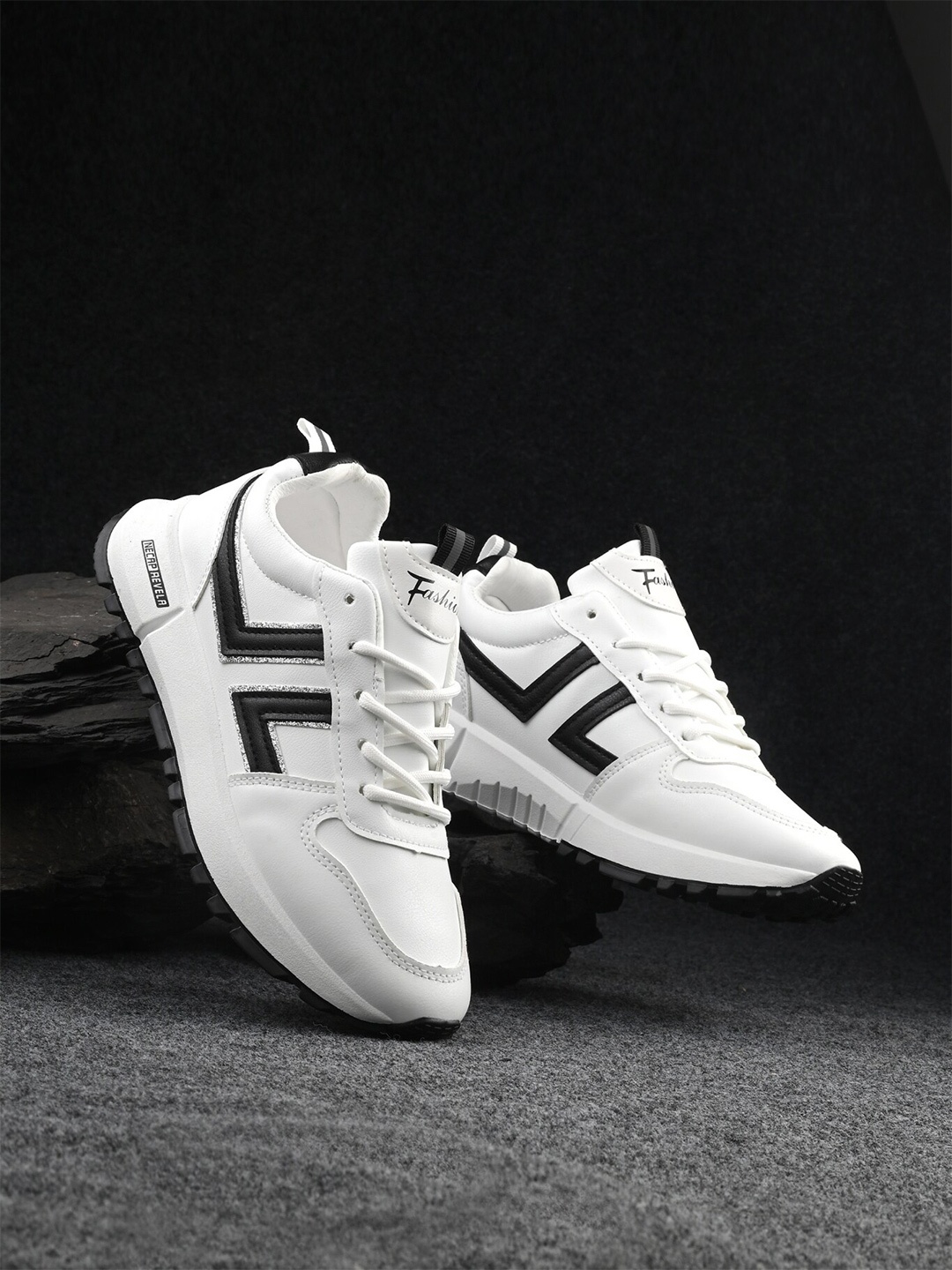 

The Roadster Lifestyle Co. Women White & Black Lace-Ups Running Shoes