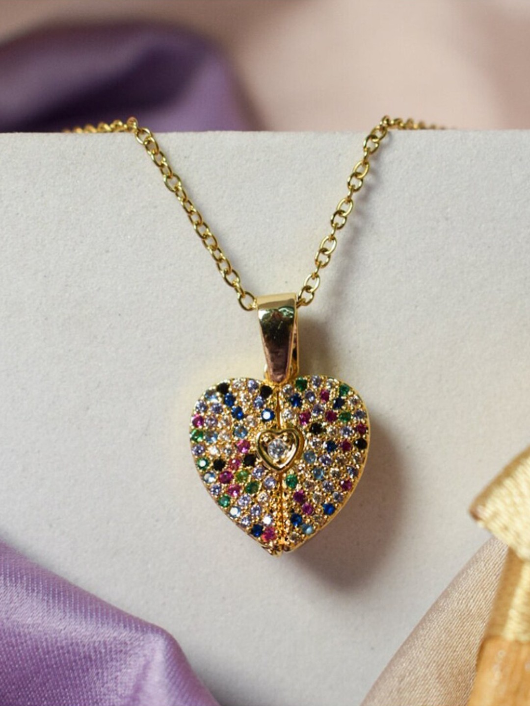 

SALTY Gold-Plated Pendant With Chain