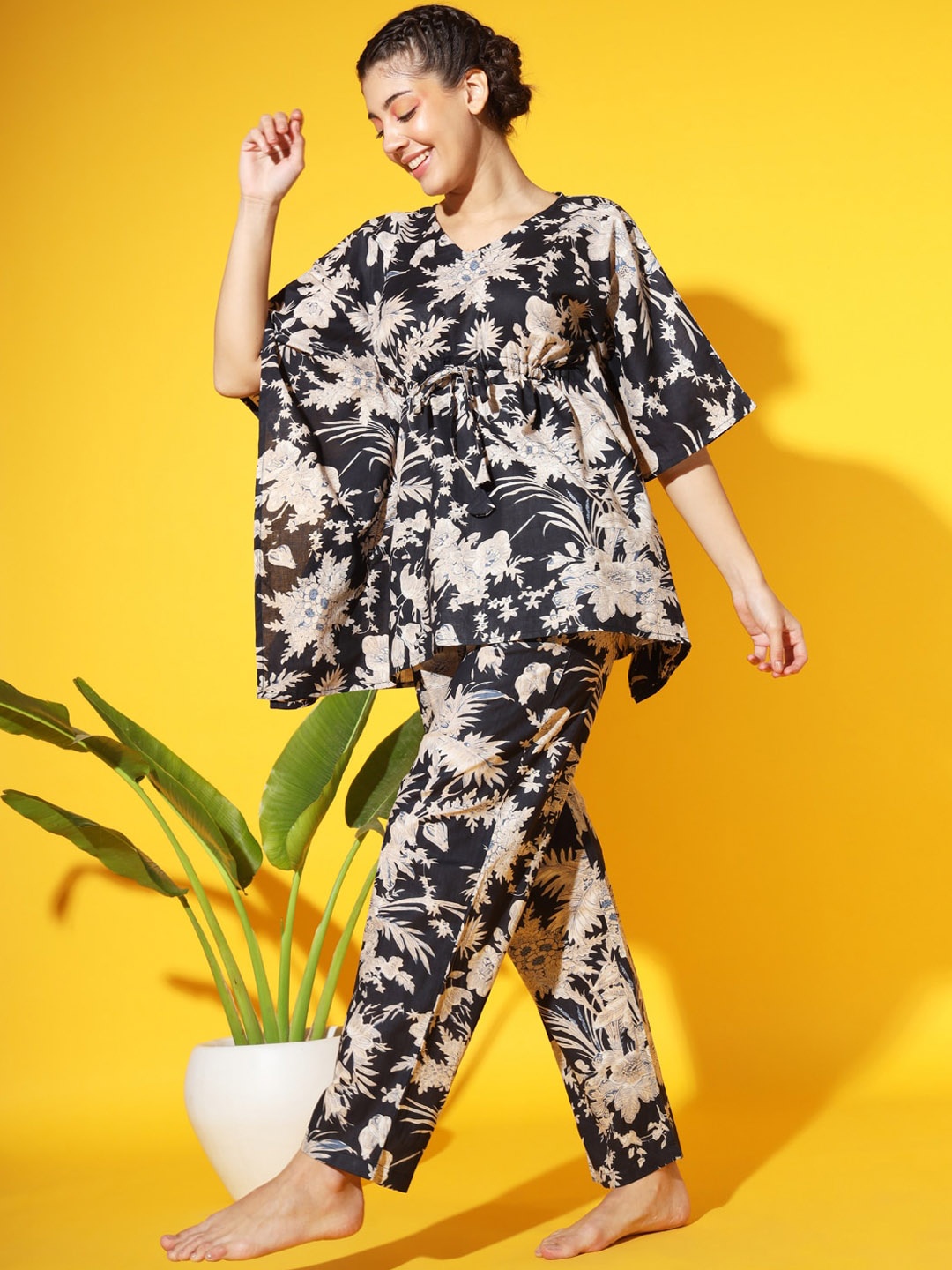 

ETC Floral Printed Pure Cotton Night Suit, Black