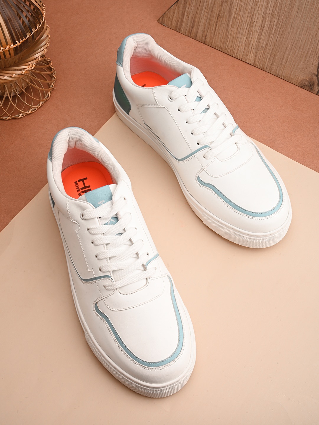 

HRX by Hrithik Roshan Men White & Sea Green Lightweight Sneakers