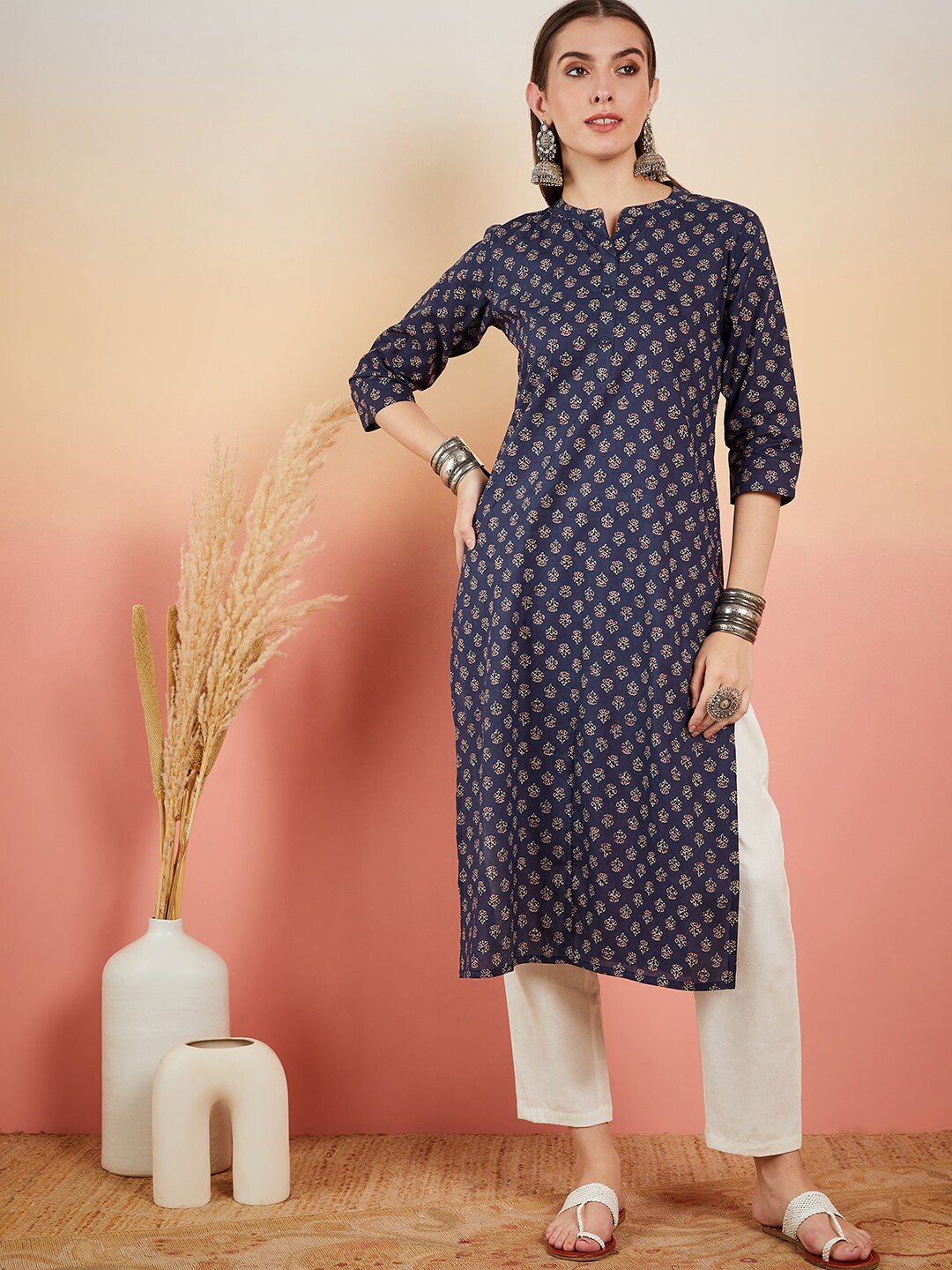 

Sangria Floral Printed Pure Cotton Straight Kurta, Navy blue