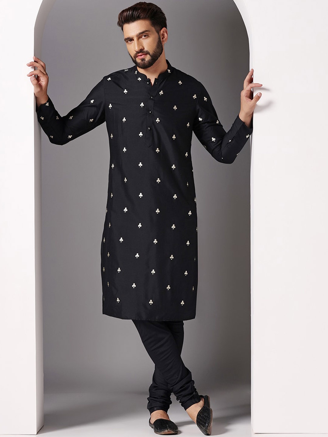 

KISAH Ethnic Motifs Embroidered Mandarin Collar Kurta With Churidar, Black