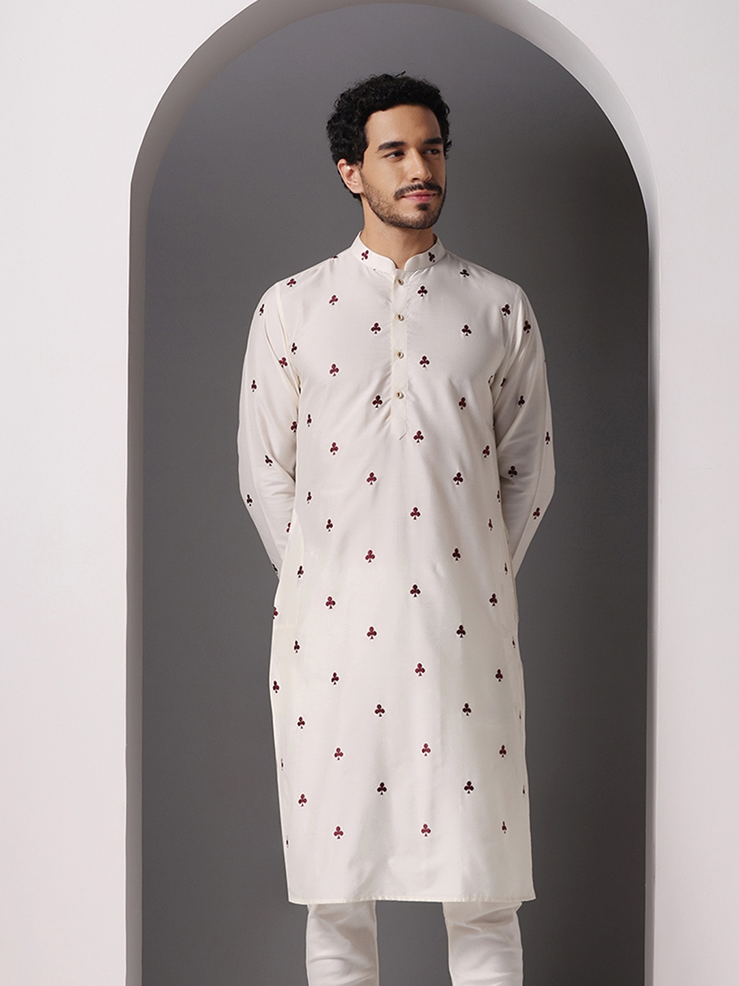 

KISAH Geometric Embroidered Mandarin Collar Thread Work Straight Kurta, Cream