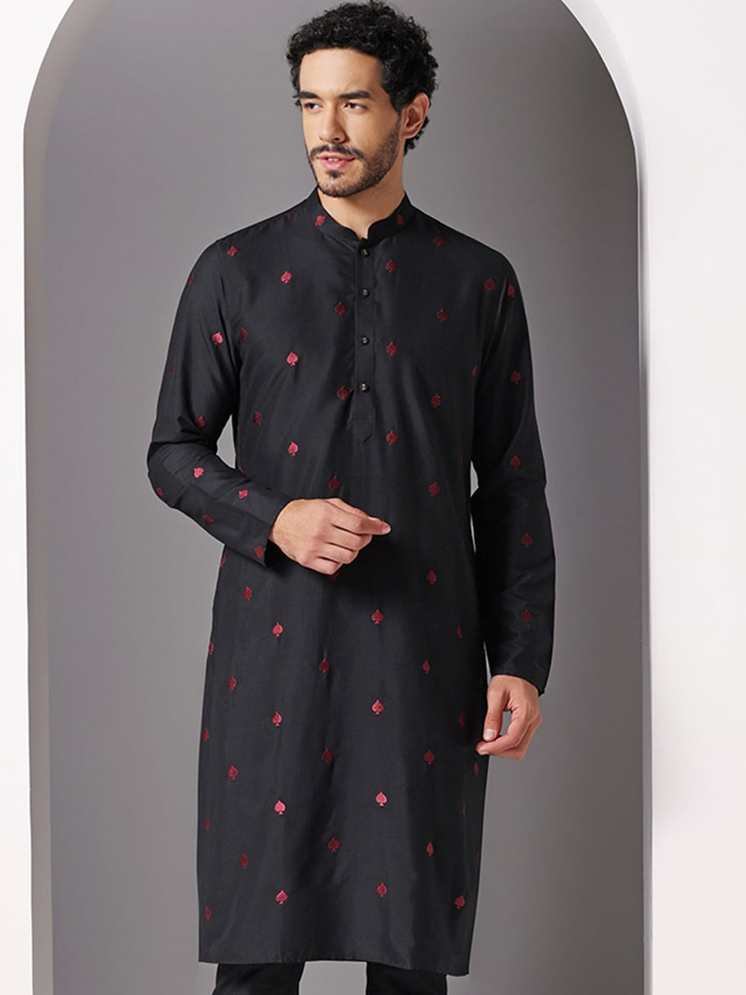

KISAH Men Embroidered Regular Fit Abstract Print Kurta, Black