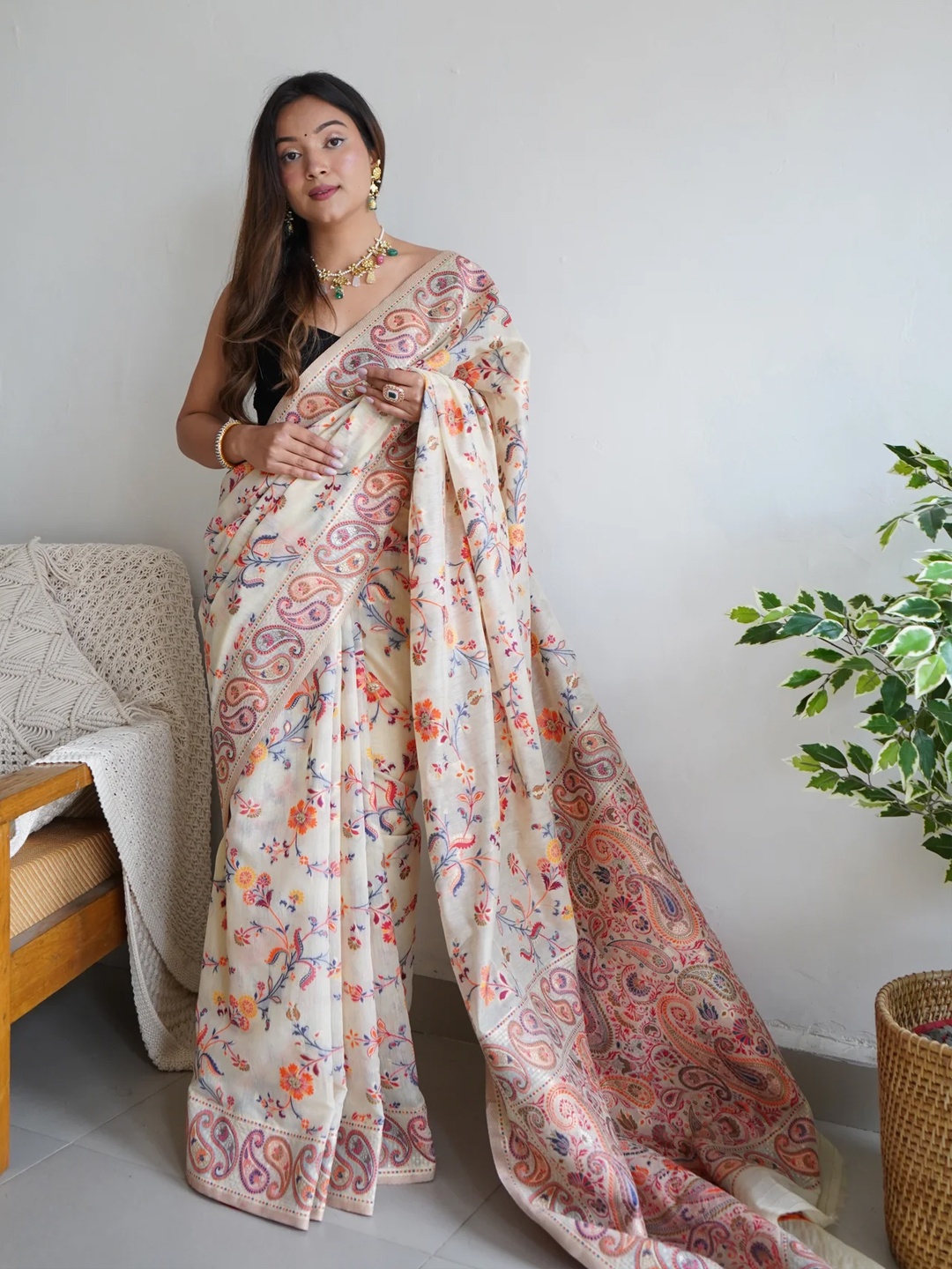 

Kasak Ethnic Motifs Woven Design Zari Banarasi Saree, Cream