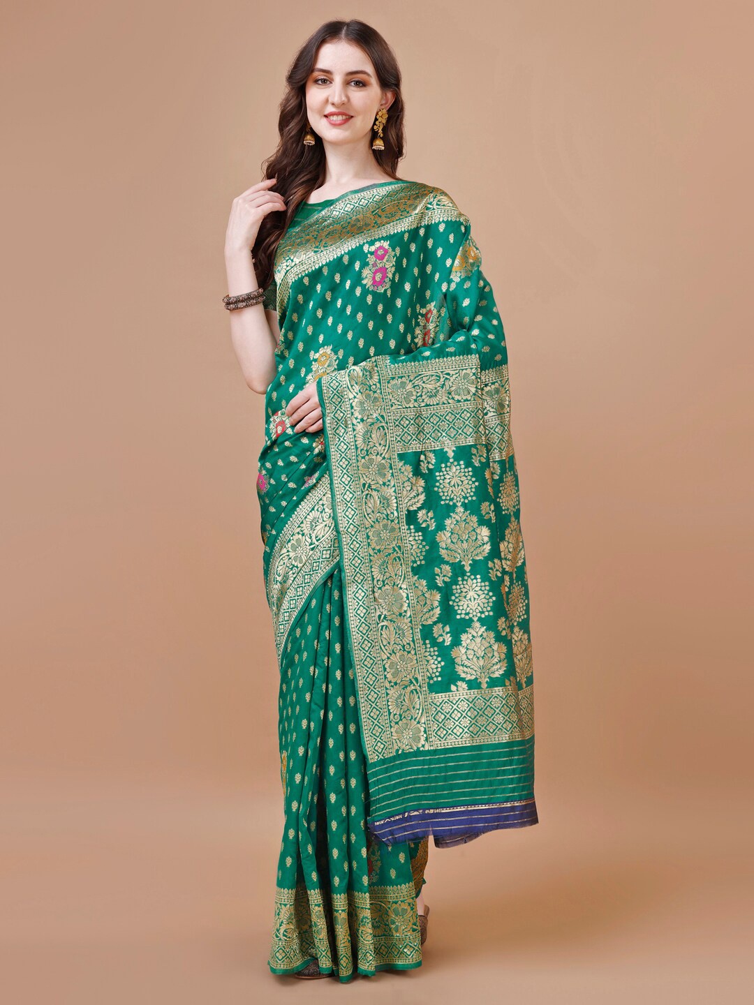

MAGMINA Ethnic Motifs Woven Design Zari Kanjeevaram Saree, Green