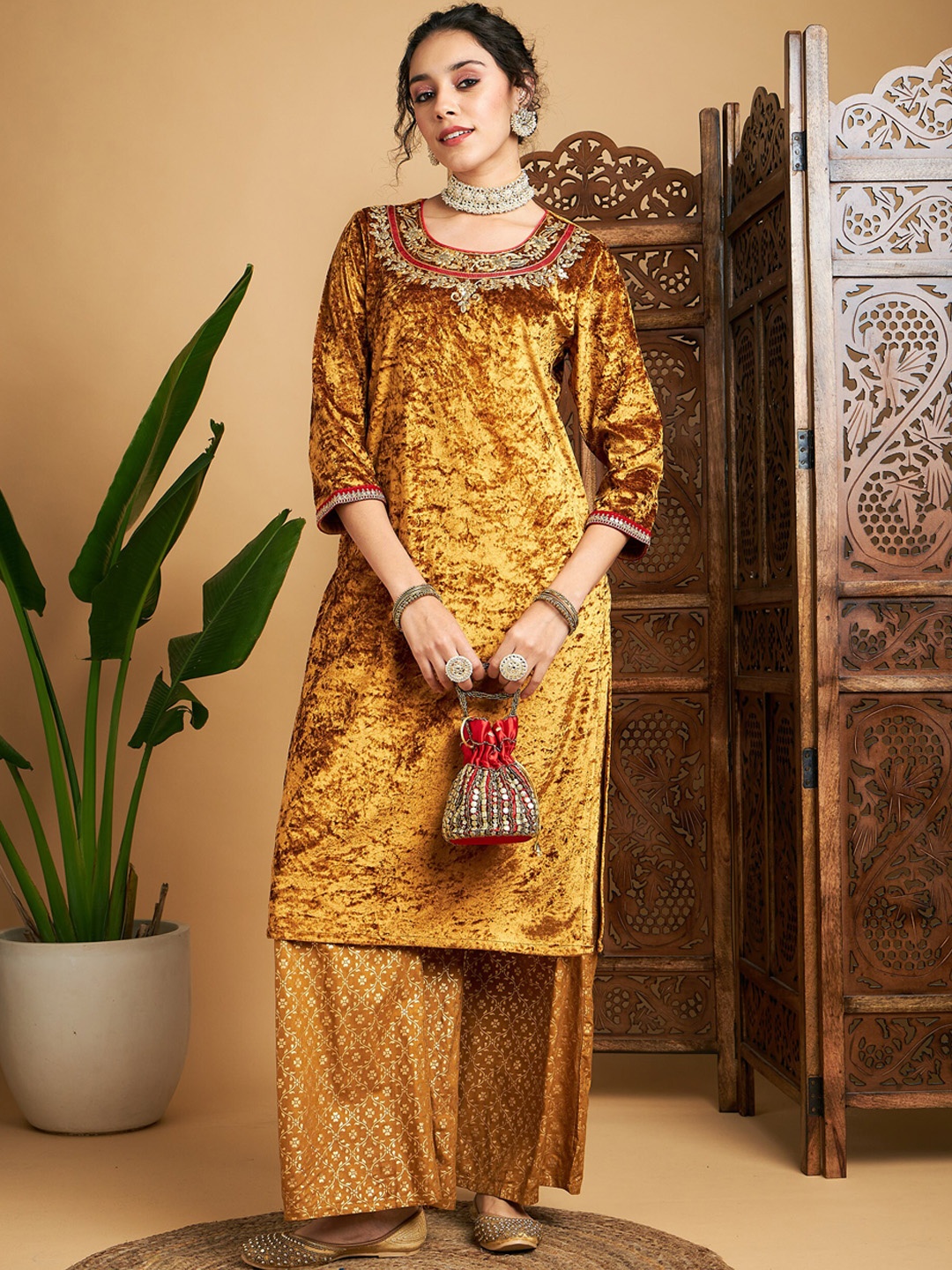 

Shae by SASSAFRAS Thread Work Detail Velvet Straight Kurta, Mustard