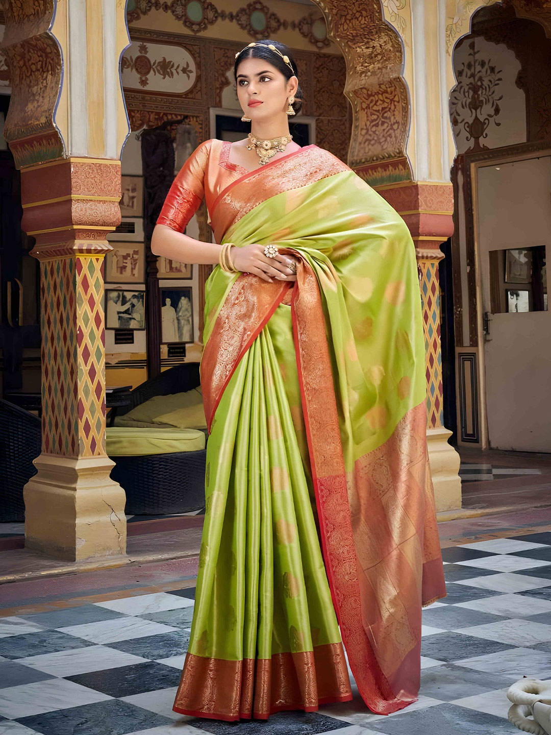 

MAGMINA Ethnic Motifs Woven Design Zari Pure Silk Kanjeevaram Saree, Green
