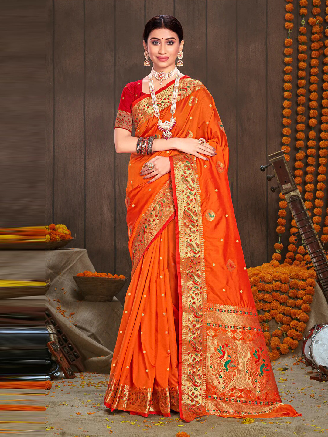 

MAGMINA Ethnic Motifs Woven Design Zari Banarasi Saree, Orange