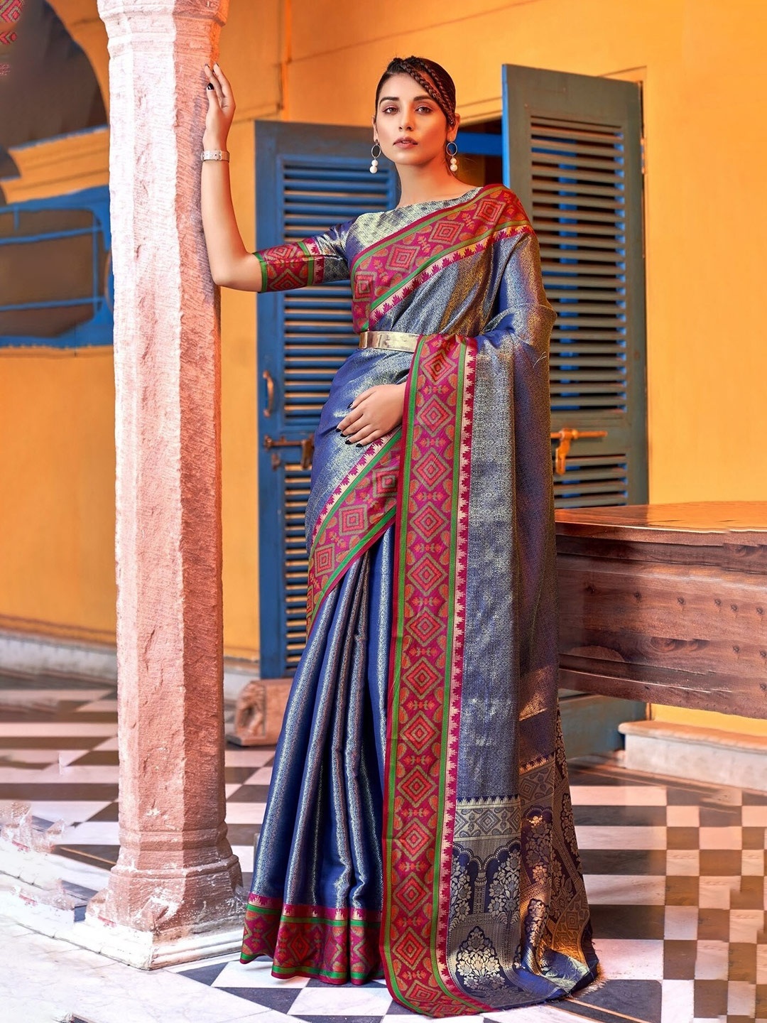 

MAGMINA Ethnic Motifs Woven Design Zari Kanjeevaram Saree, Blue