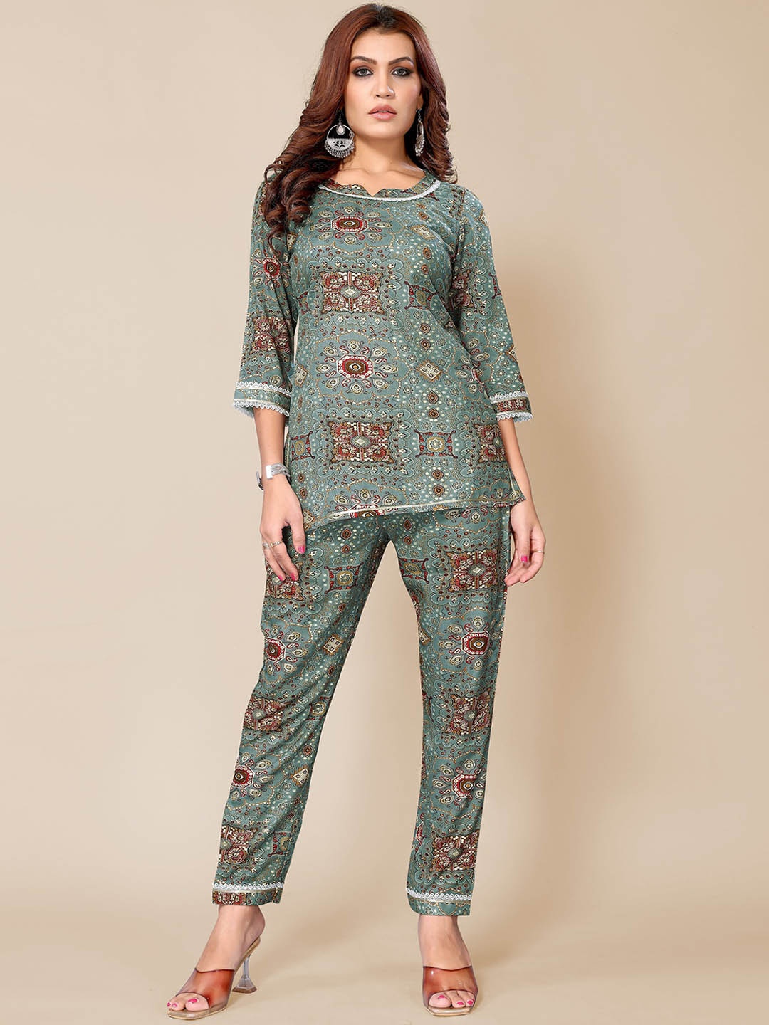 

TITANIUM SILK INDUSTRIES PVT. LTD. Floral Printed V-Neck Ethnic Co-Ords, Green
