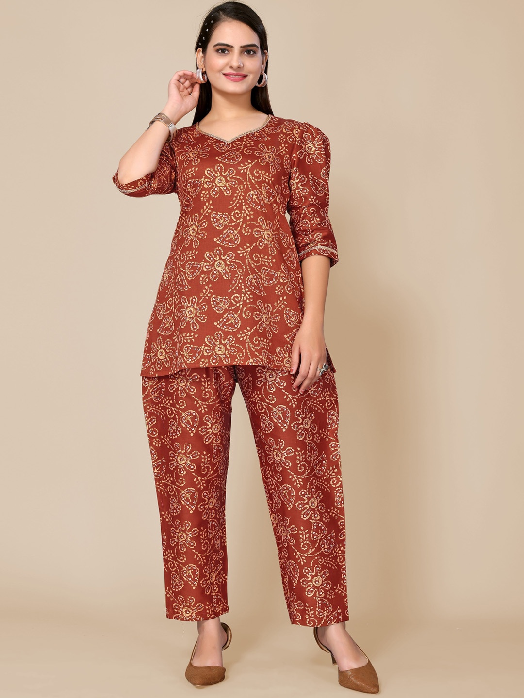 

TITANIUM SILK INDUSTRIES PVT. LTD. Floral Printed Pure Cotton V-Neck Ethnic Co-Ords, Brown