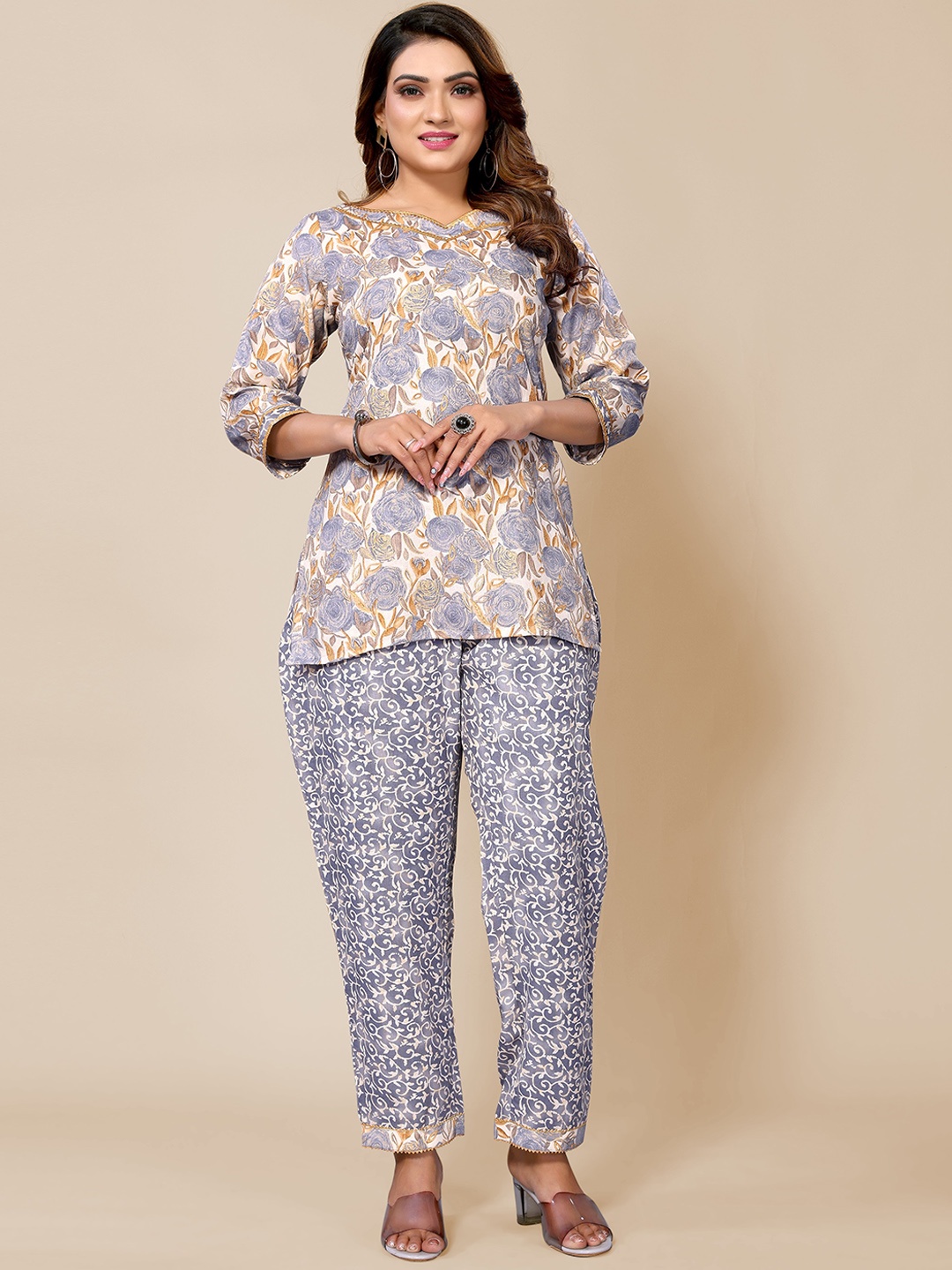 

TITANIUM SILK INDUSTRIES PVT. LTD. Floral Printed Top & Trouser, Grey