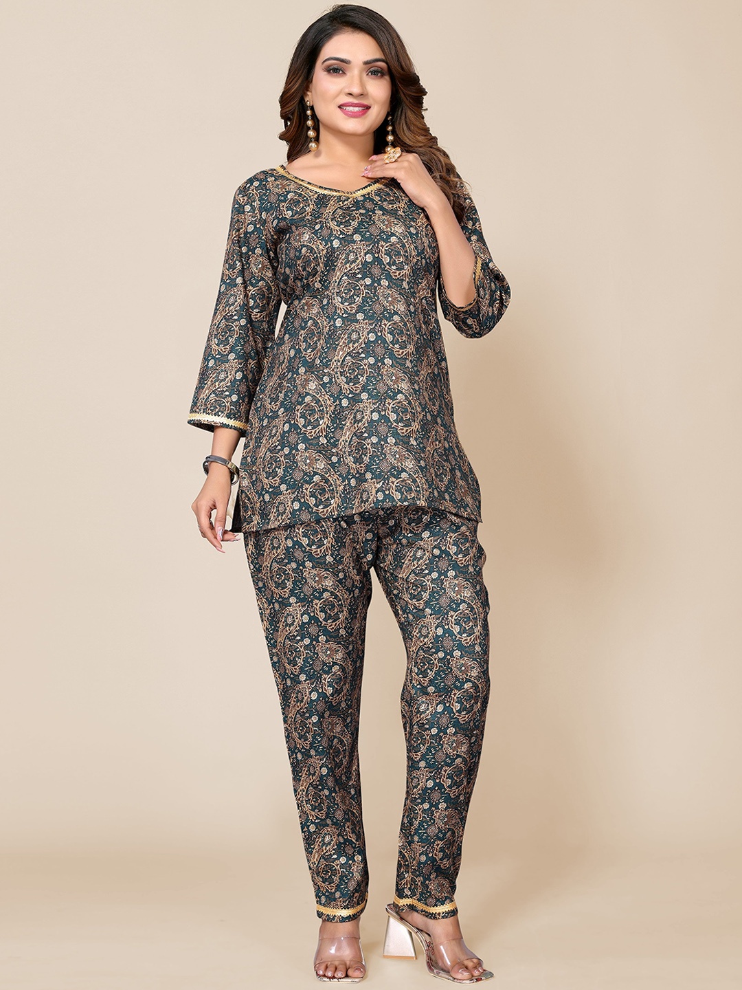 

TITANIUM SILK INDUSTRIES PVT. LTD. Floral Printed V-Neck Ethnic Co-Ords, Green
