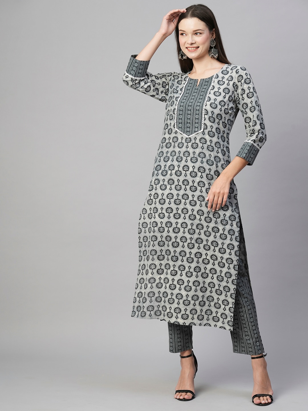 

KALINI Ethnic Motifs Printed Straight Kurta with Trousers, Grey