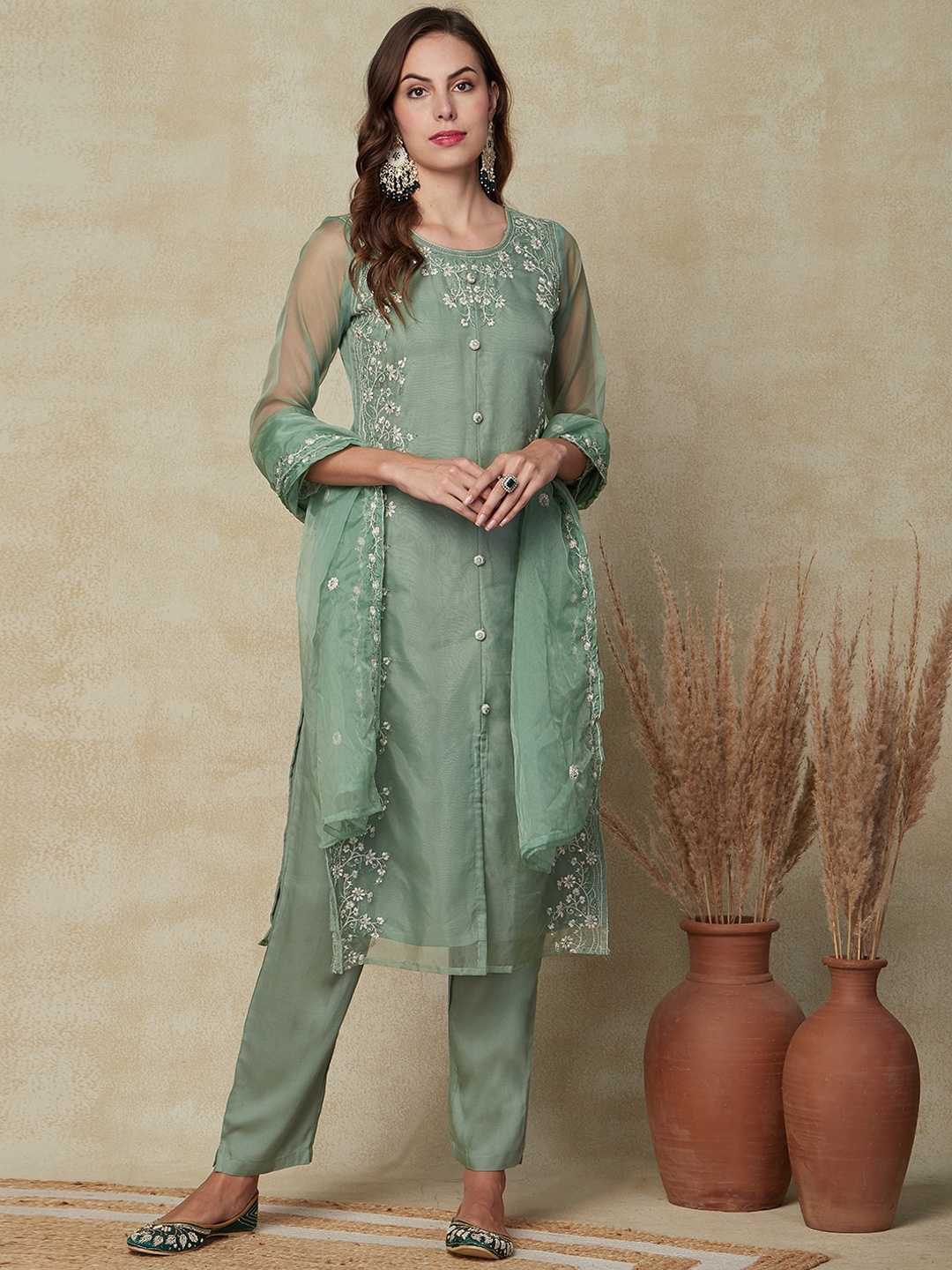

FASHOR Floral Embroidered Regular Thread Work Organza Kurta & Trousers With Dupatta, Green