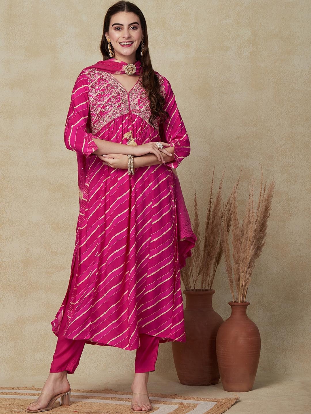 

FASHOR Striped Empire Thread Work Kurta with Trousers & With Dupatta, Pink