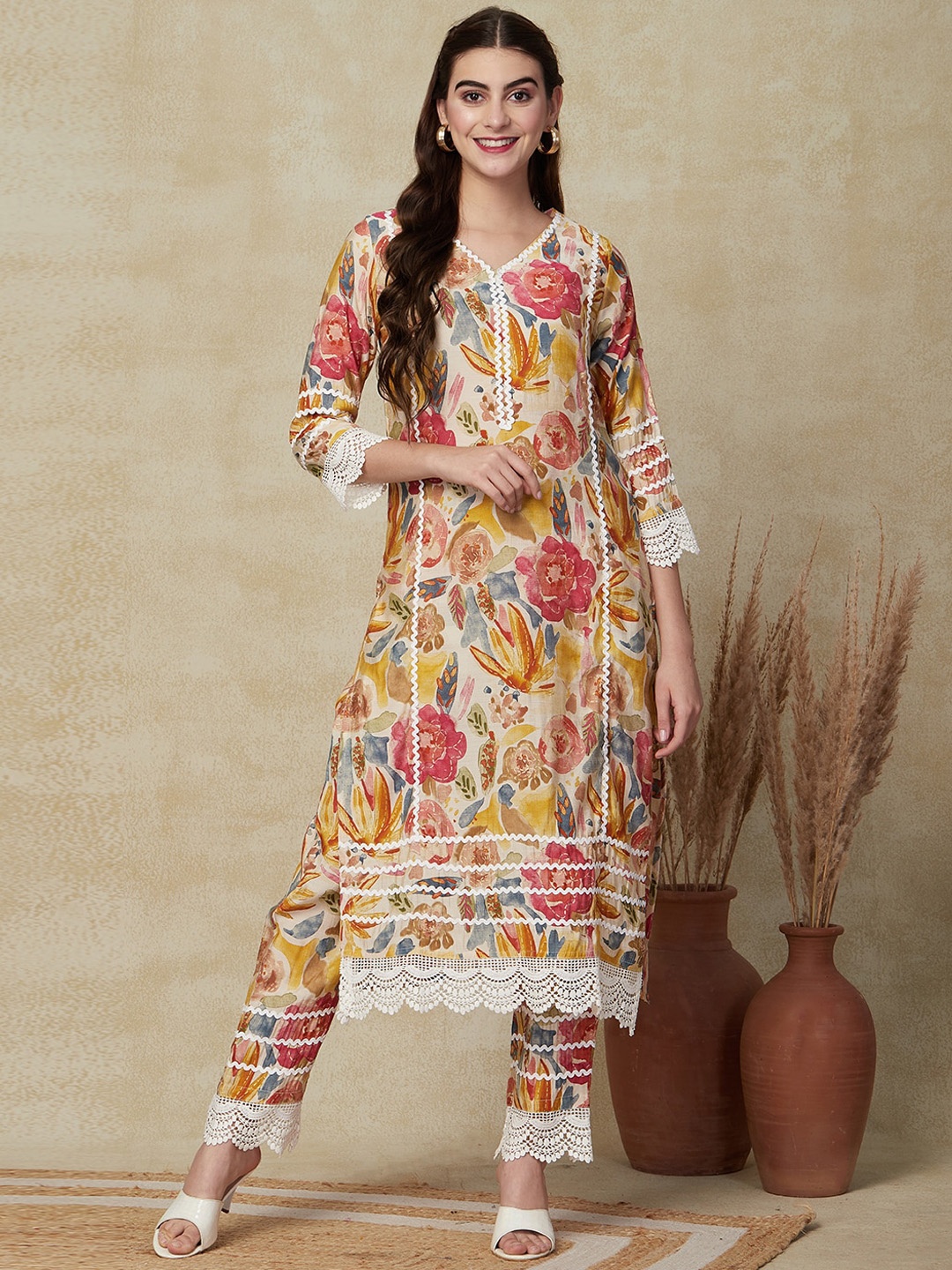 

FASHOR Floral Printed Regular Kurta with Trousers, Cream