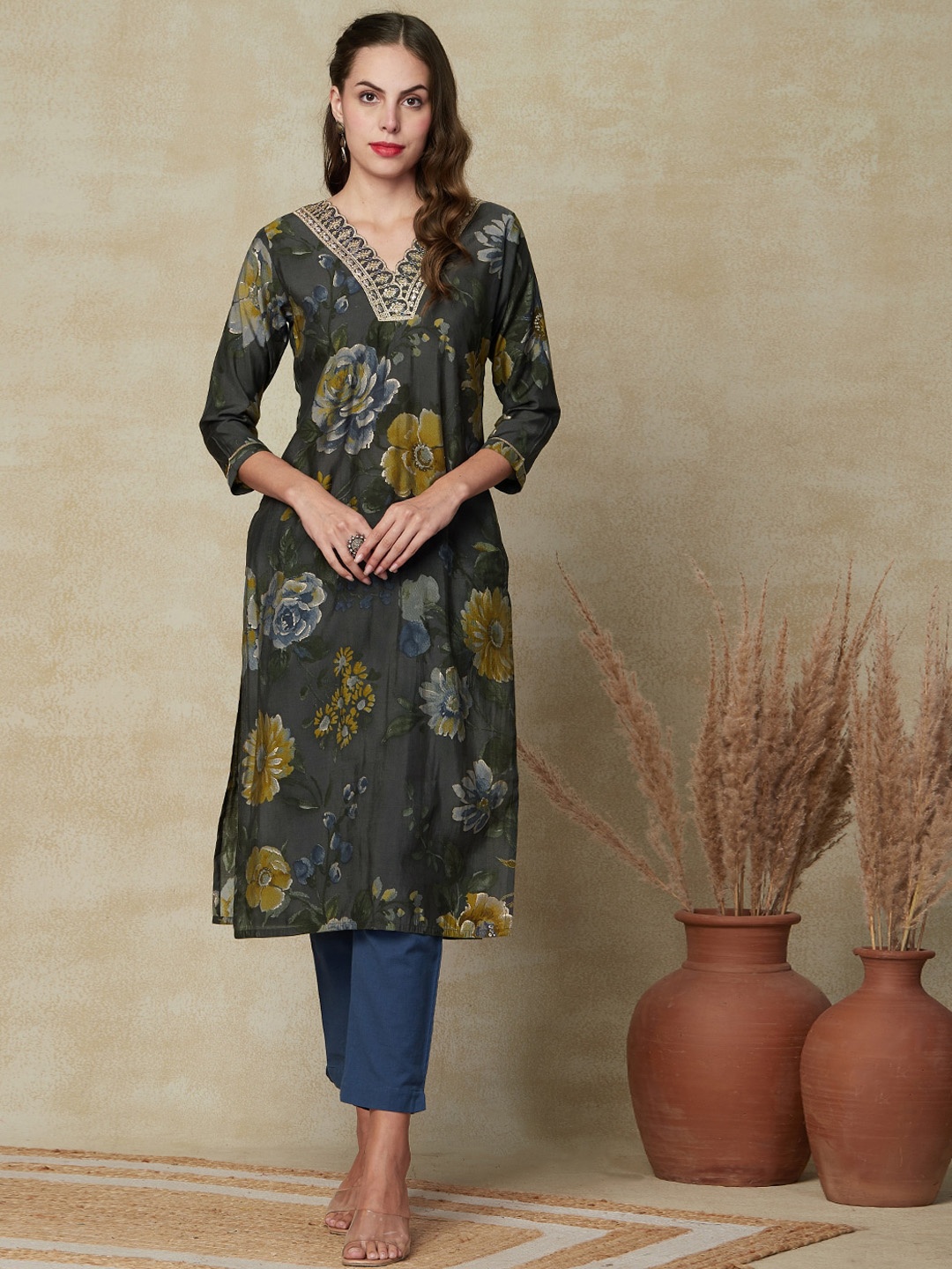 

FASHOR Floral Printed V-Neck Thread Work Kurta, Grey